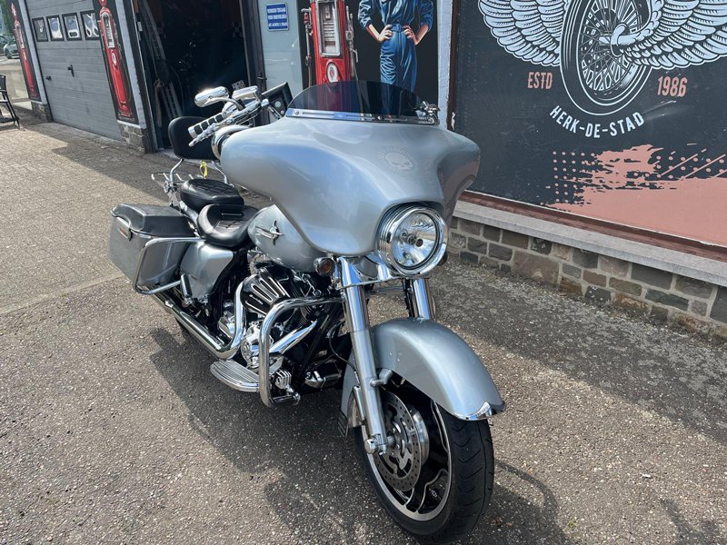 28 HD Streetglide FLHX - Afbeelding 2